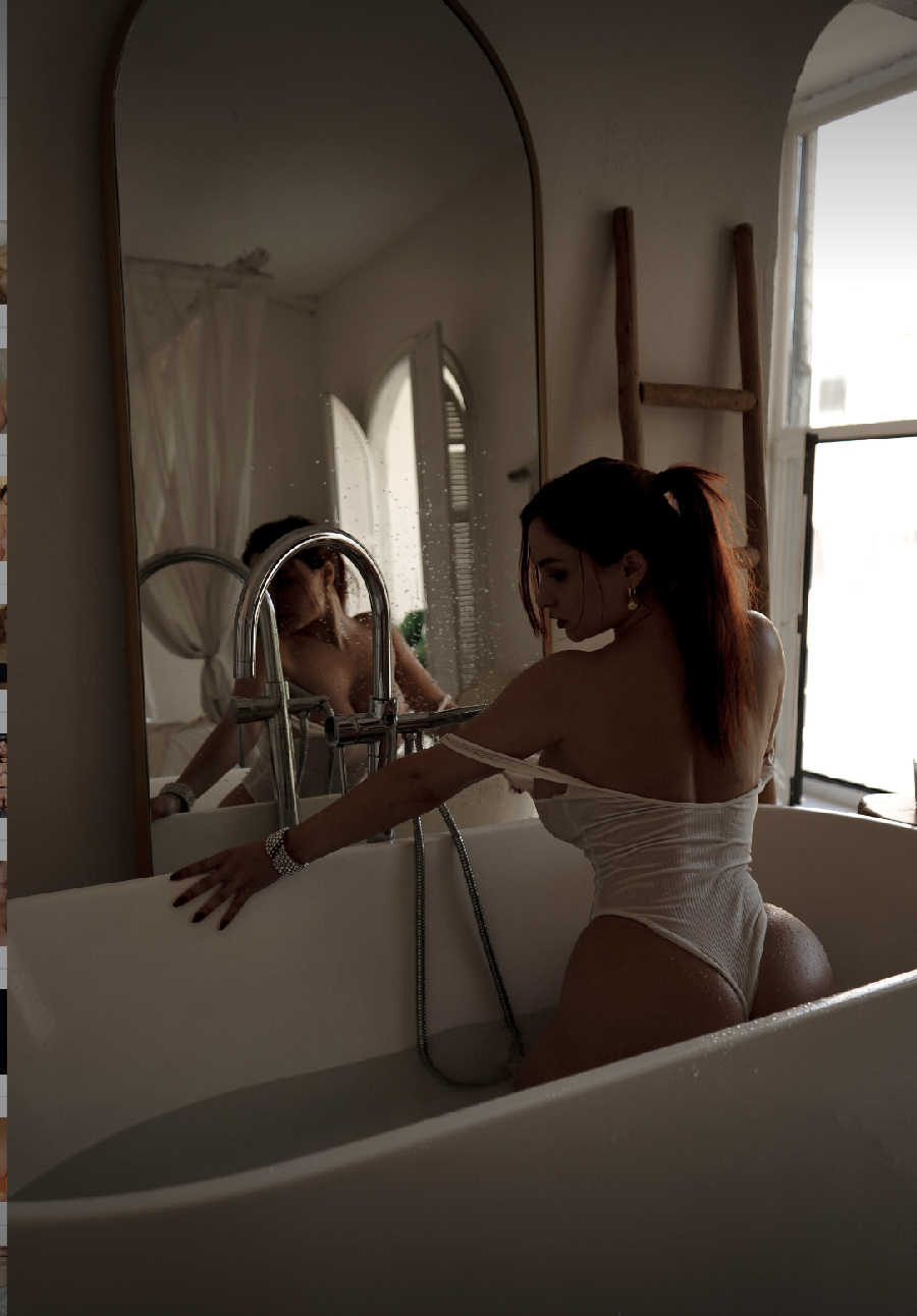 A playful frame from Miranda Faith nude — online in Iquitos