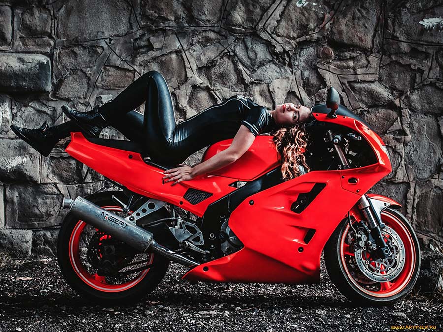 Beautiful girl Beautiful girls and motorcycles in Iquitos