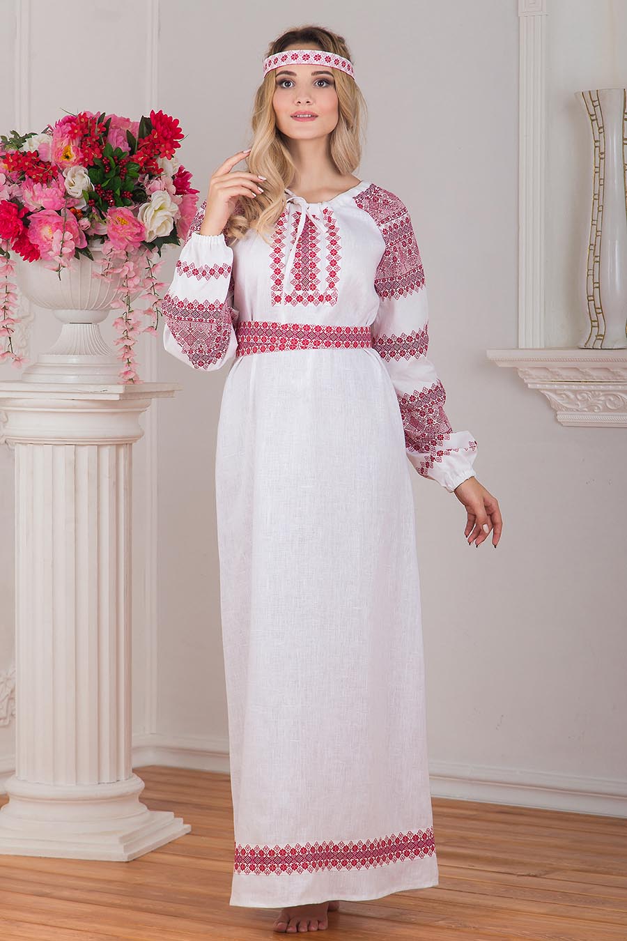 Women in Slavic costumes in Iquitos