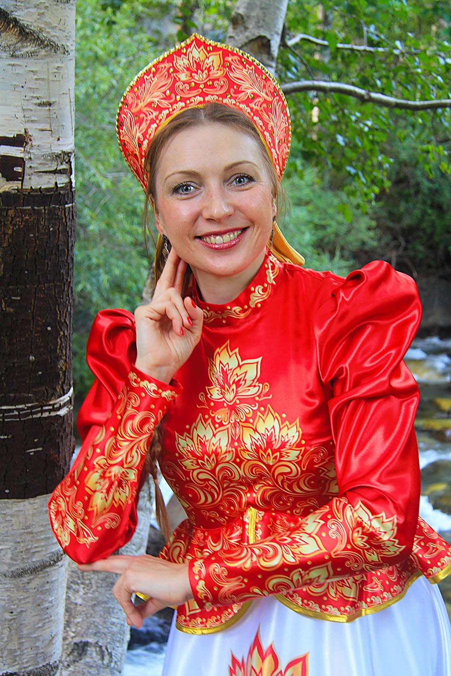 Women in Slavic costumes in Iquitos