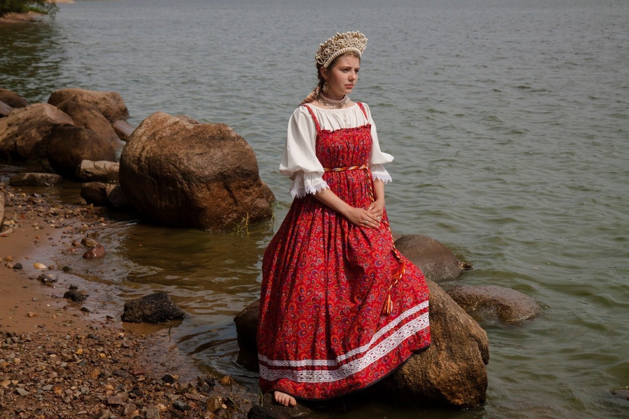 Women in Slavic costumes in Iquitos