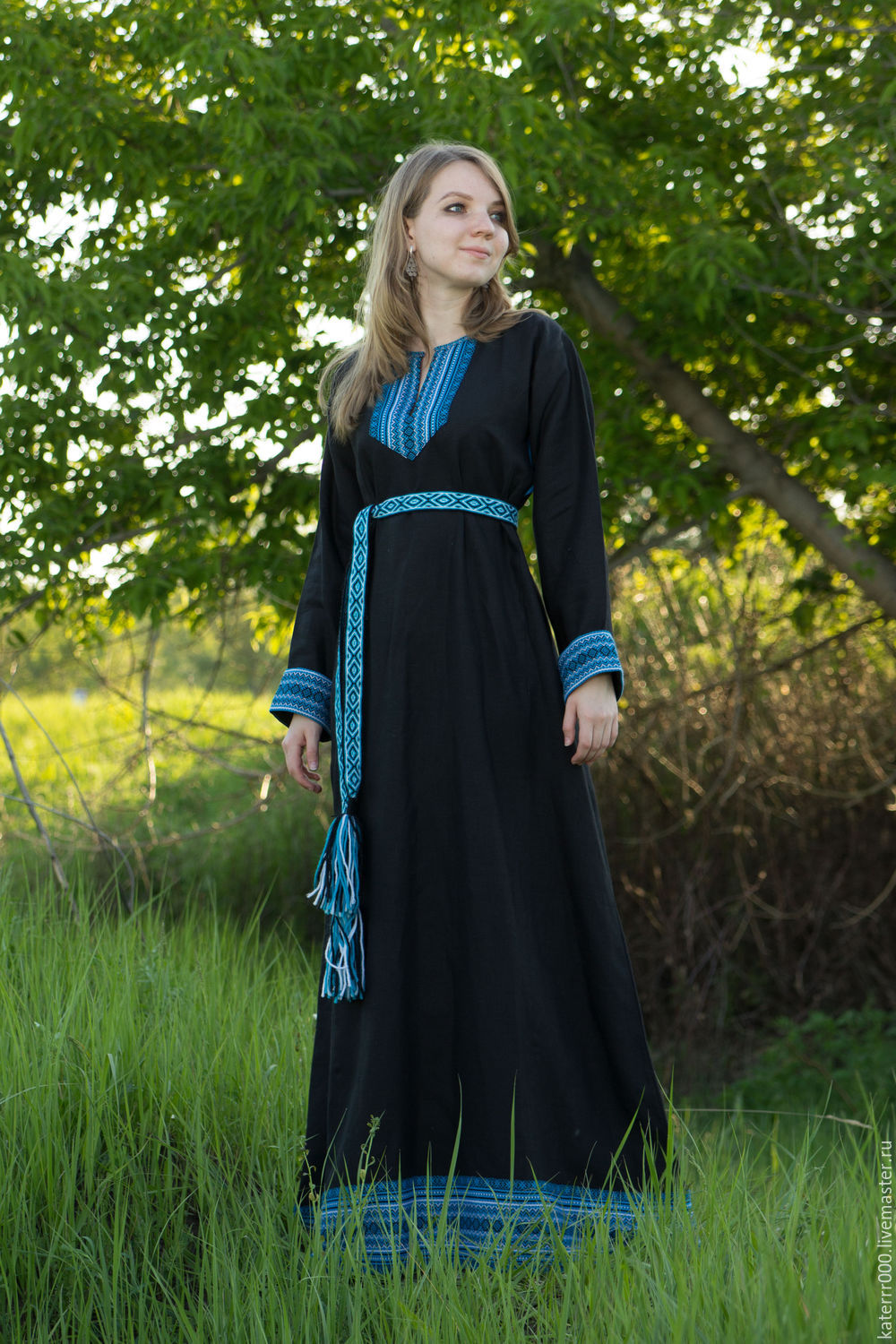 Women in Slavic costumes in Iquitos