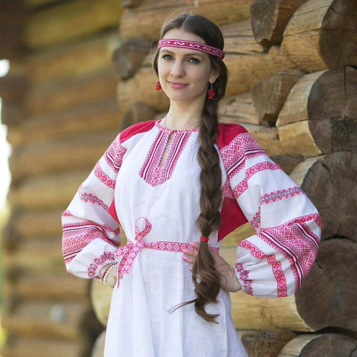 Girls in Slavic costumes in Iquitos
