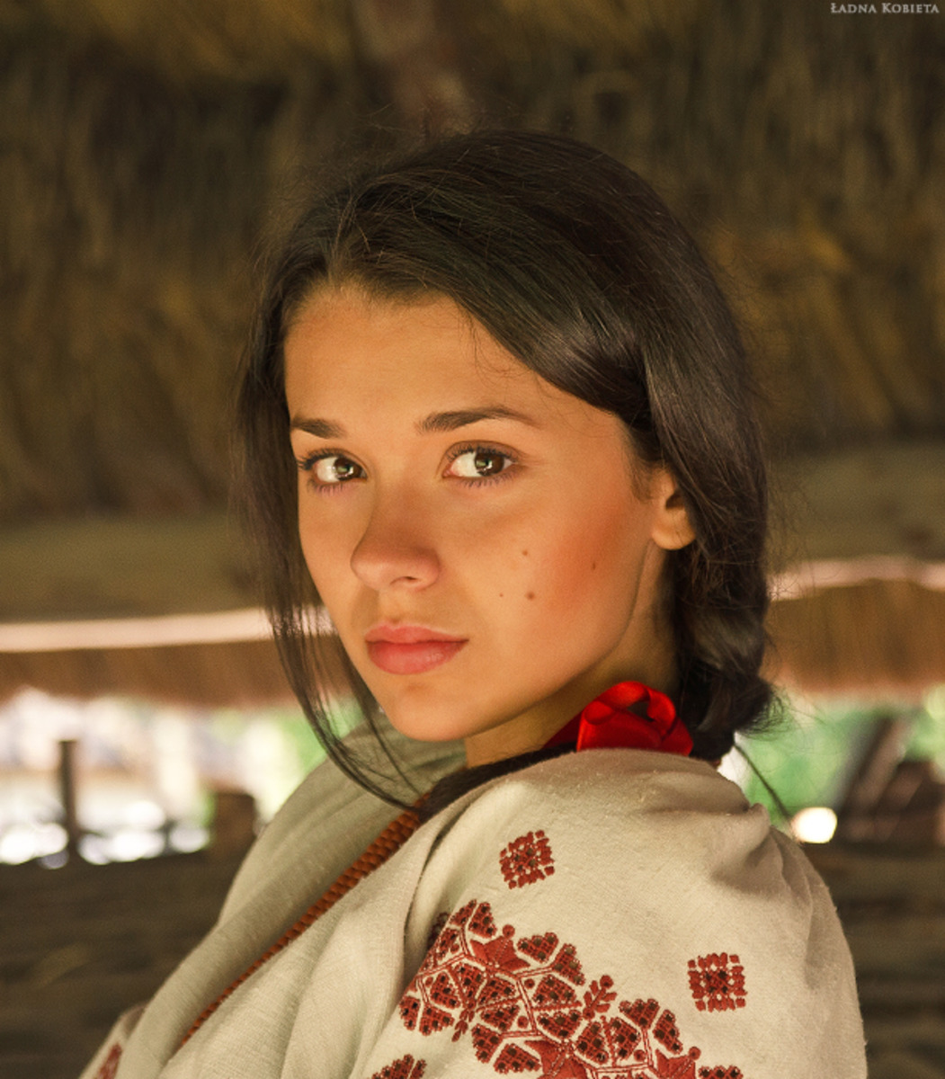Girls in Slavic costumes in Iquitos