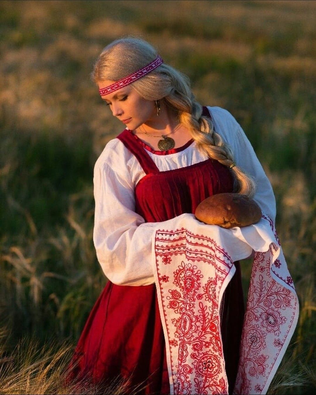Girls in Slavic costumes in Iquitos