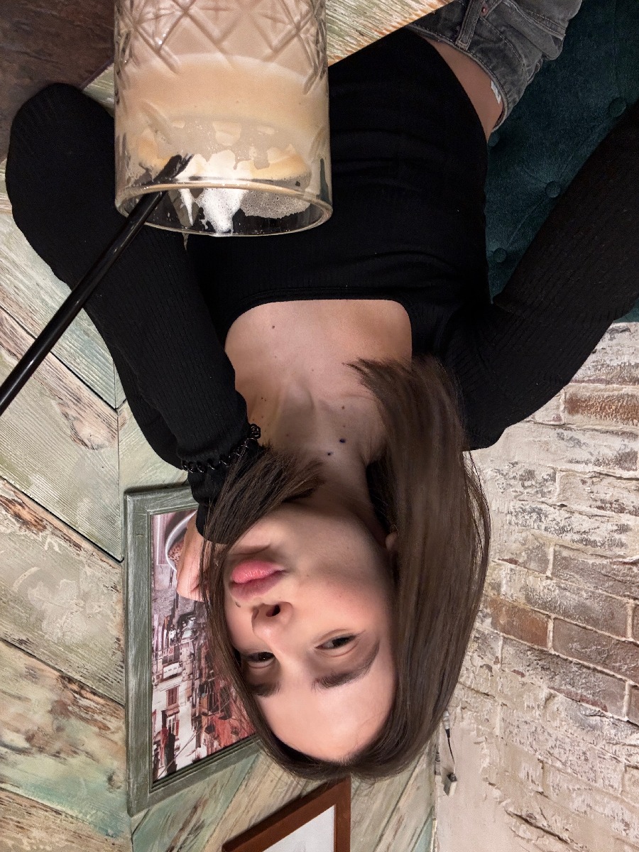 Fresh photos, fresh mood — Tina online in Iquitos